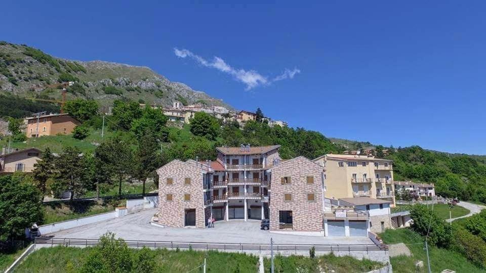 Ferienwohnung Attico E Super Attico Panoramico Rocca di Cambio Exterior foto